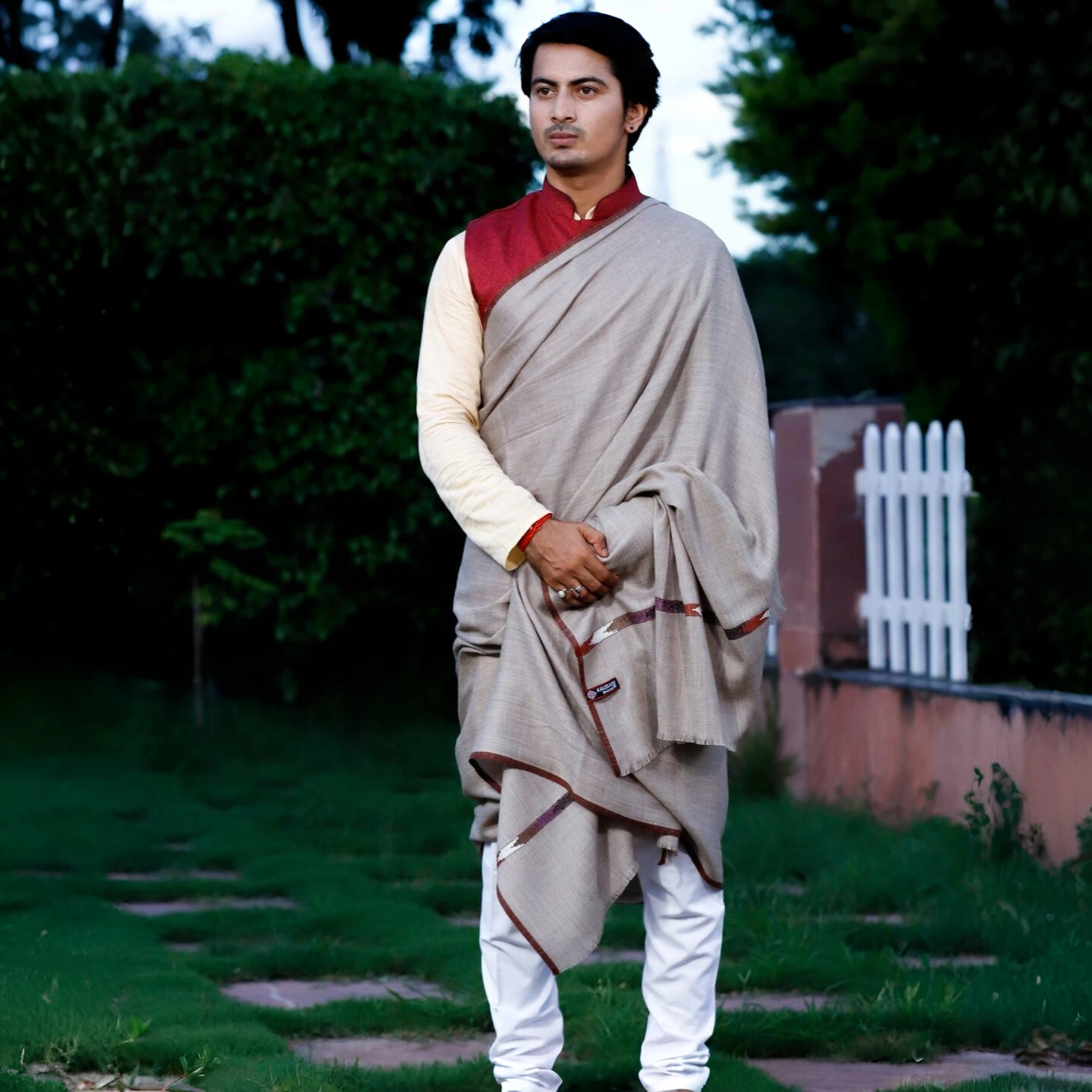 Handmade Pure Merino Wool Lohi - Side Border Design